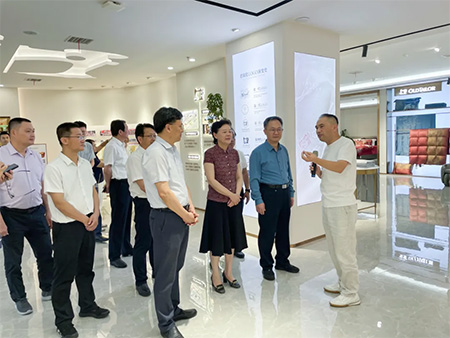 汕頭市人大常委會(huì)黨組書(shū)記一行蒞臨老裁縫